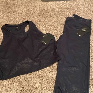 New 90 degree foil print black leggings and razor back crop tank top both XL